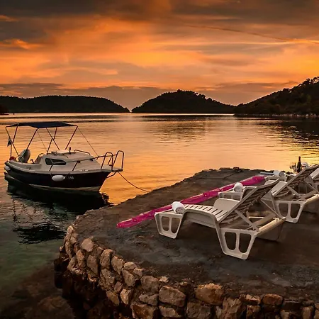 Velo Apartman Lastovo